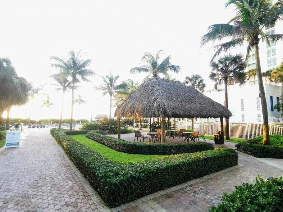 Luxury Stylish Oceanfront 2 Bedroom 2 Bathroom In Hollywood Fl エクステリア 写真